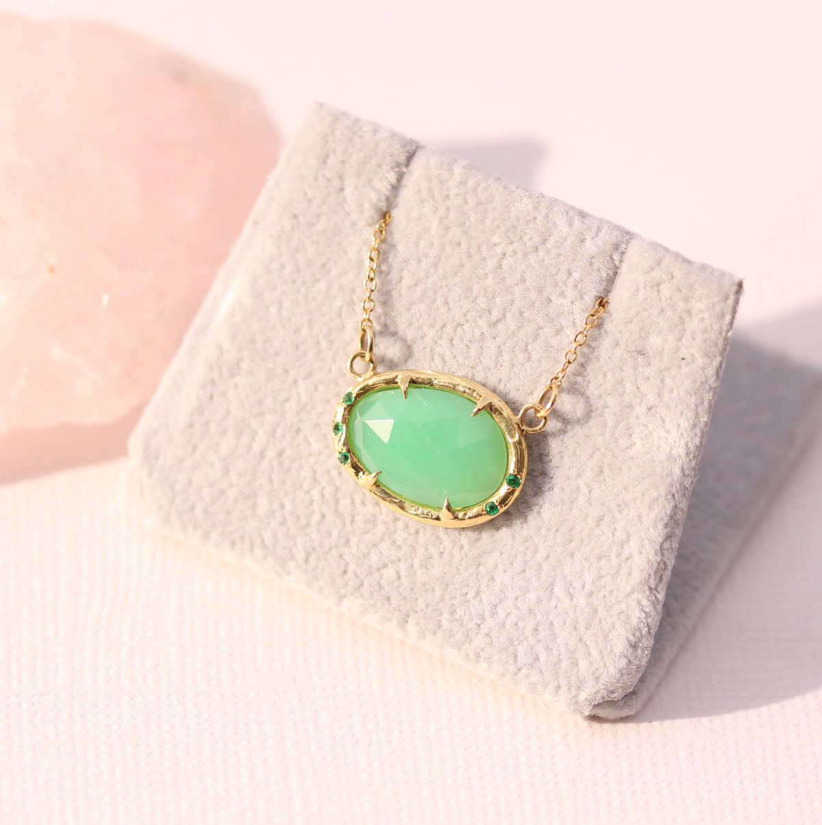 Chrysoprase and emerald necklace