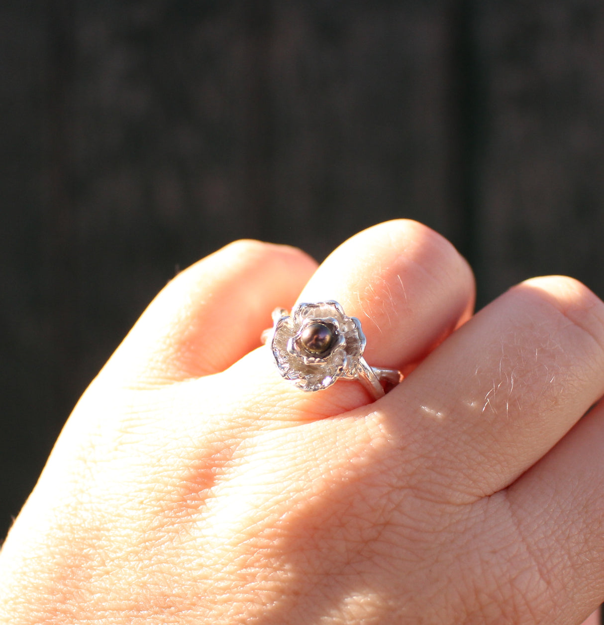 Poppy ring with pearl