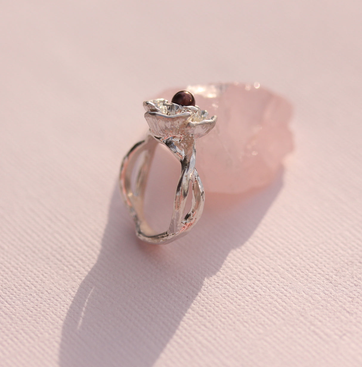 Poppy ring with pearl