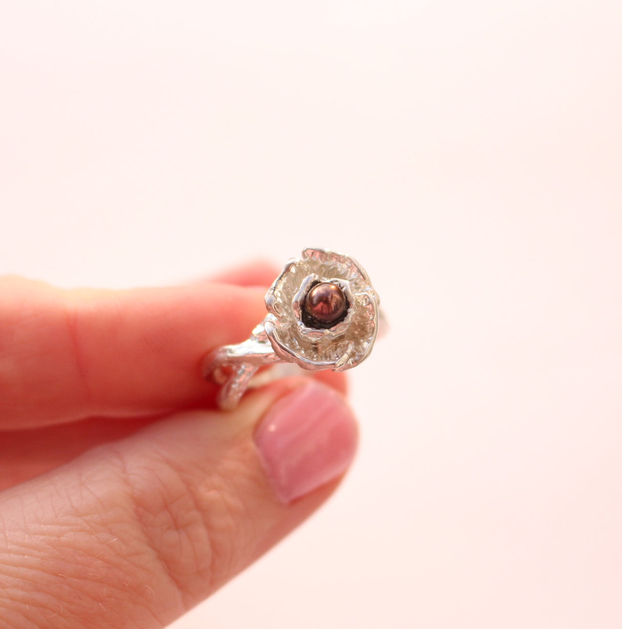 Poppy ring with pearl