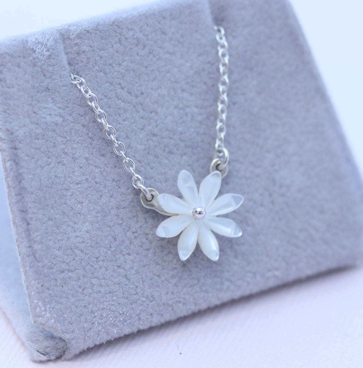 white daisy necklace