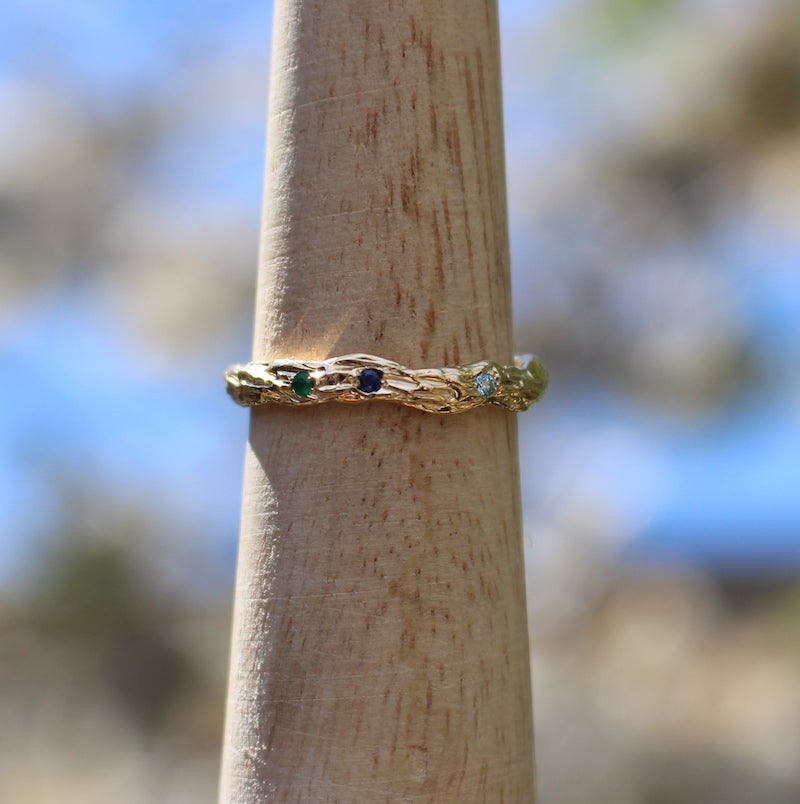 branch and gemstone wedding band