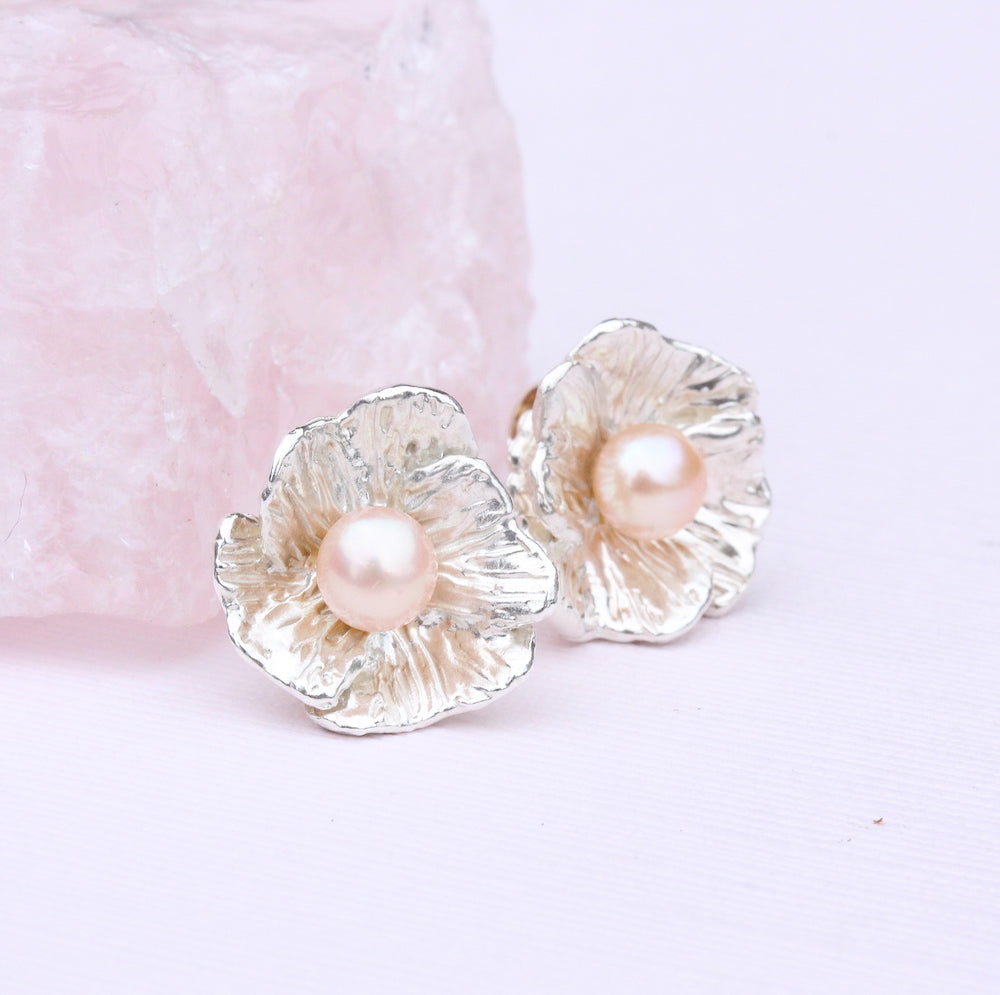 Poppy studs with pearl