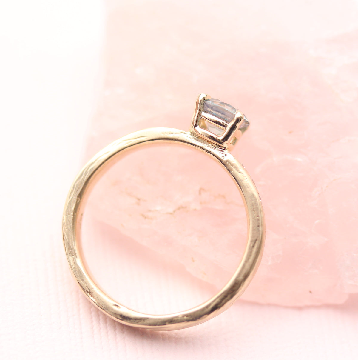 Sideview of solitaire ring