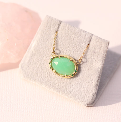 Chrysoprase and emerald necklace