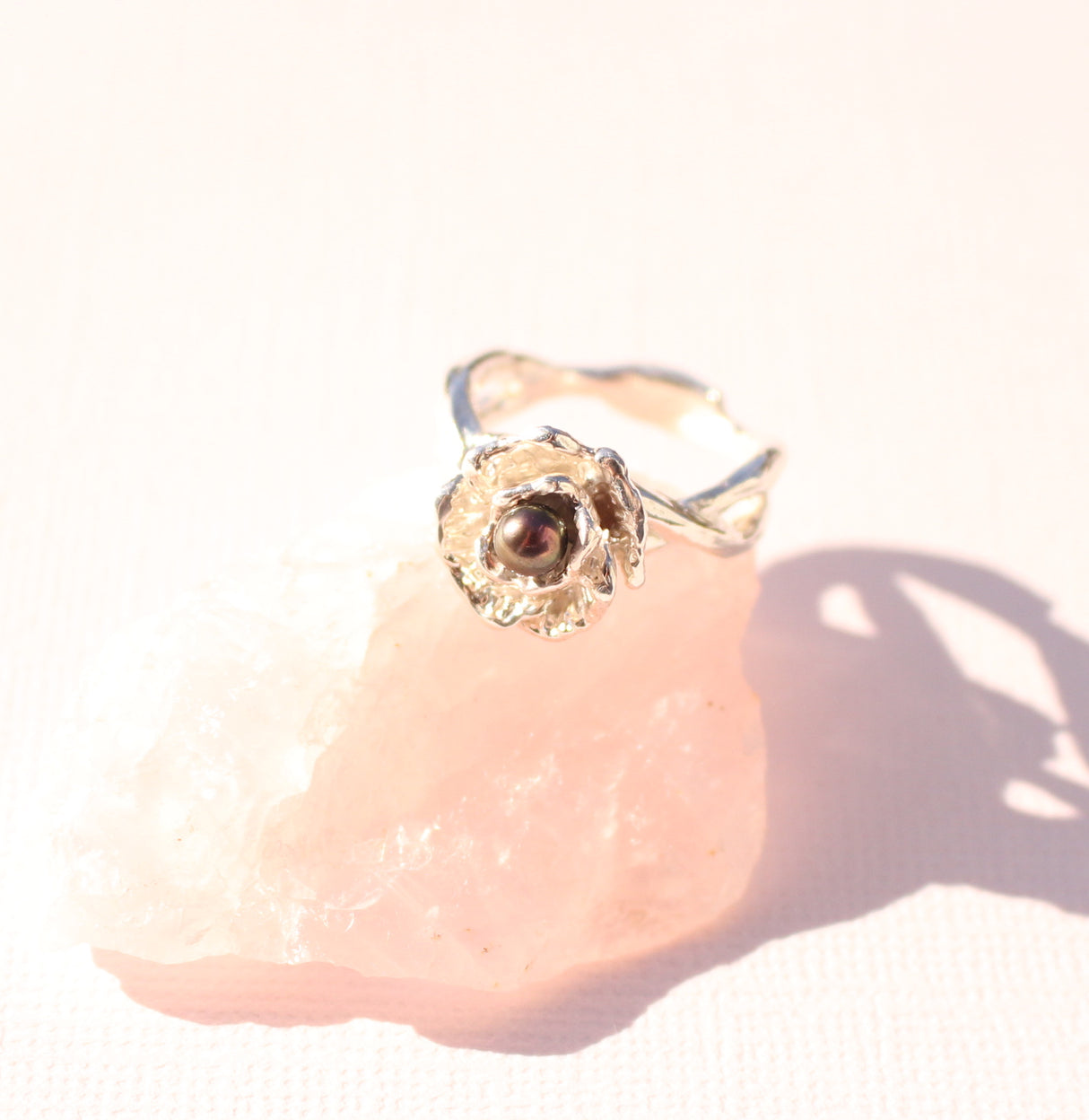 Poppy ring with pearl