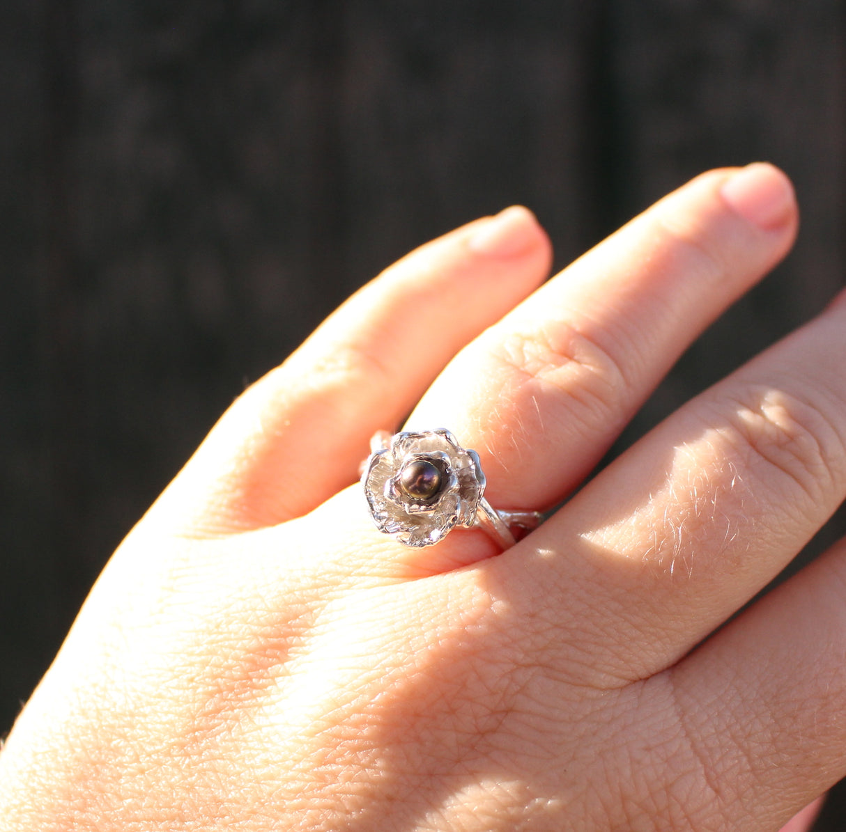 Poppy ring with pearl