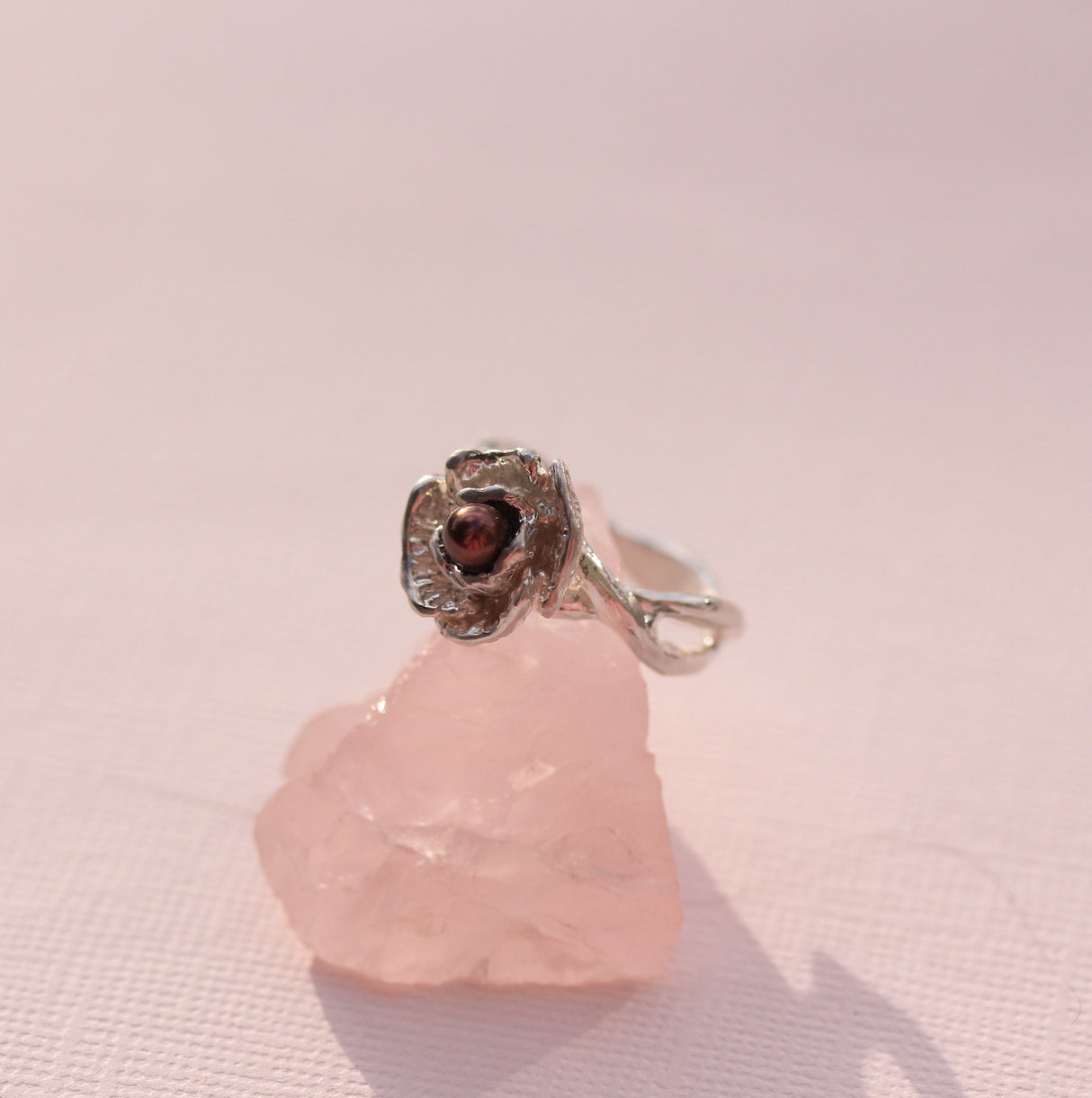 Poppy ring with pearl