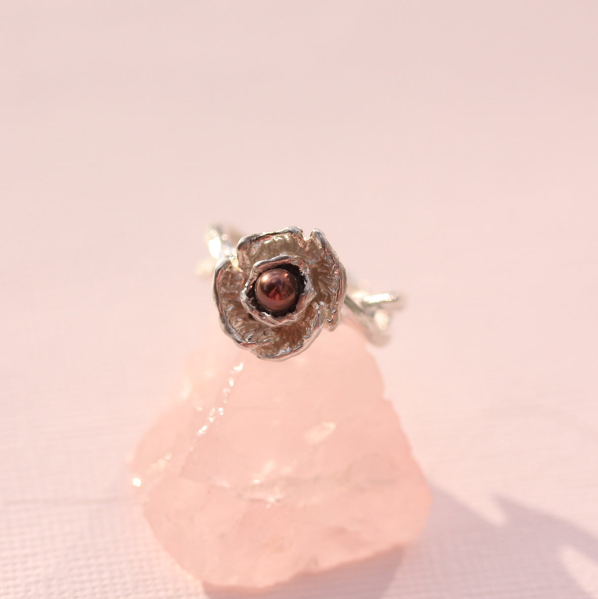 Poppy ring with pearl