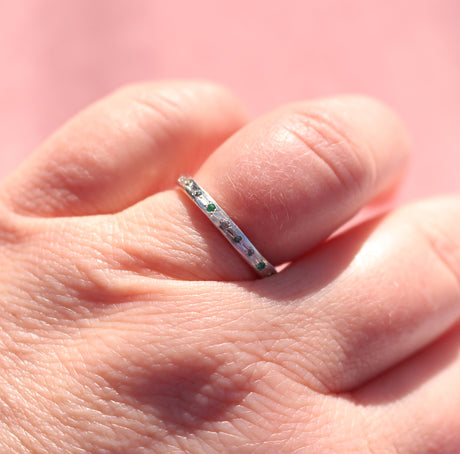 Water band in silver with teal sapphire and emerald