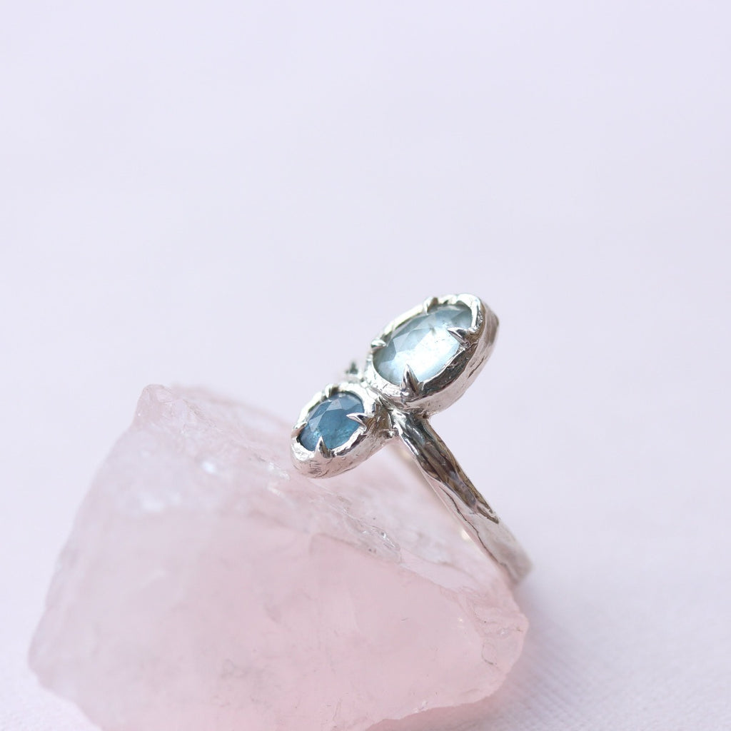 Light and dark blue aquamarine gemstone ring