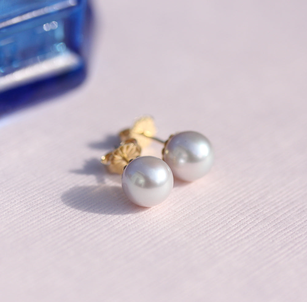 Gray freshwater pearl studs