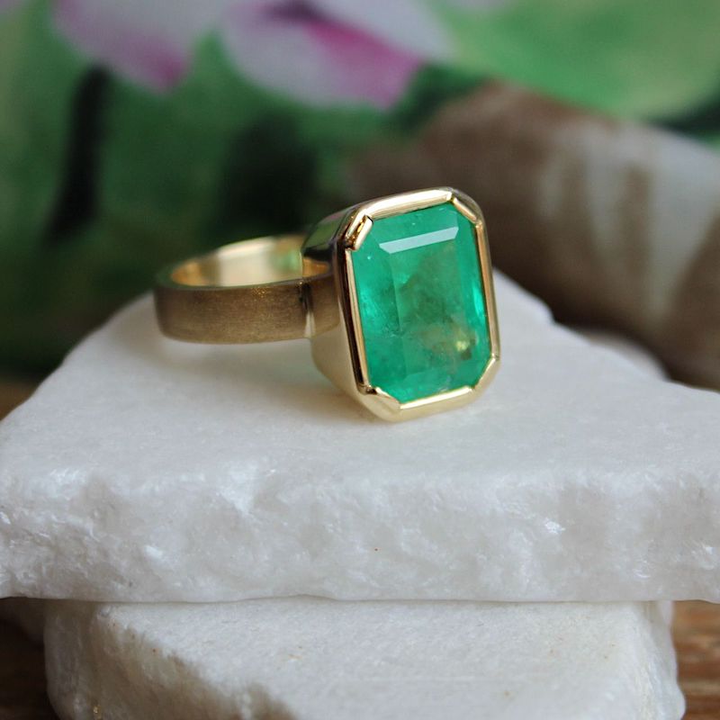 emerald and yellow gold ring