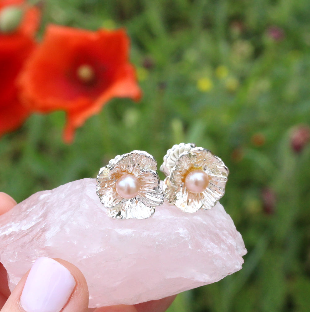 Poppy studs with pearl